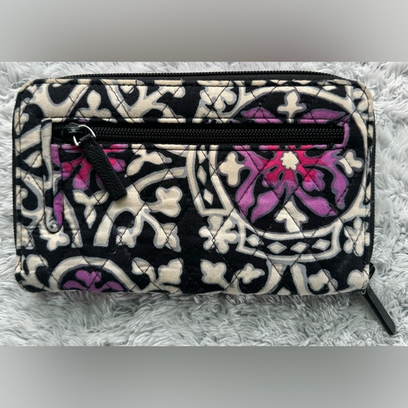 EUC Vera Bradley Turn key wallet/wristlet - Picture 2 of 12